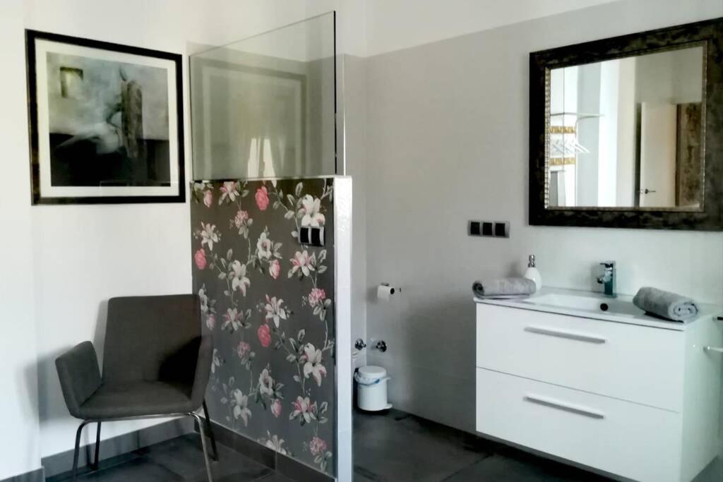 El Patio De San Bernardo Apartment Севиля Екстериор снимка