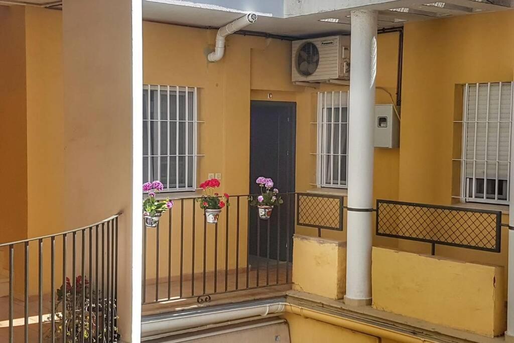 El Patio De San Bernardo Apartment Севиля Екстериор снимка